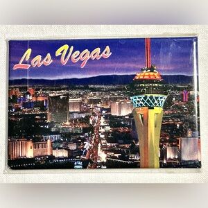 Las Vegas Skyline Souvenir Magnet. Stratosphere Tower. NIP